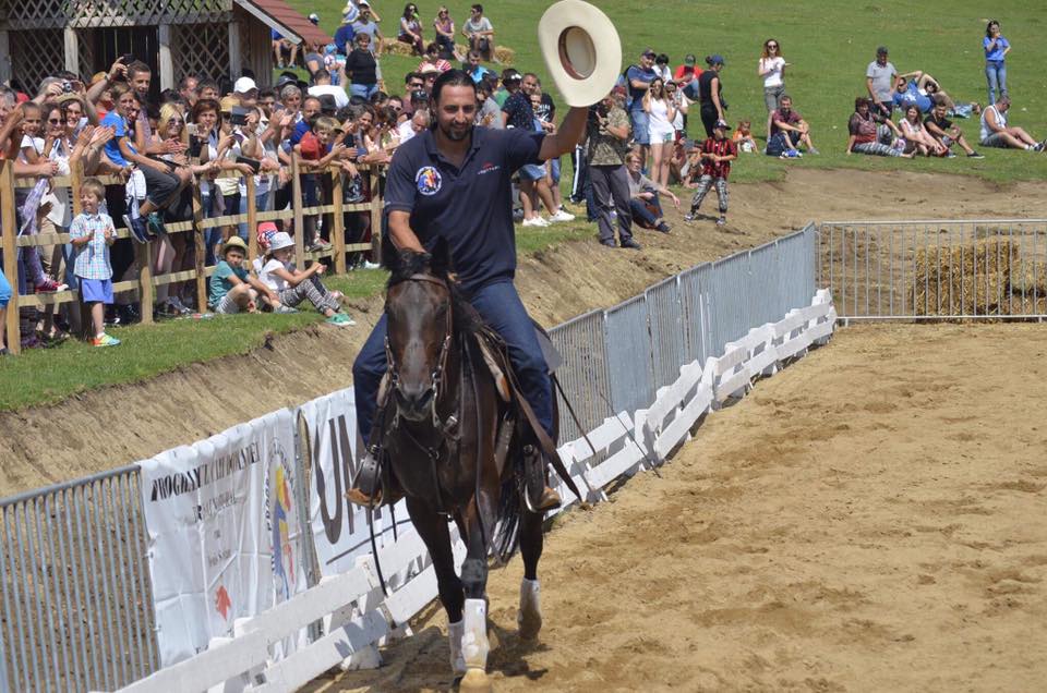 O nouă serie de instrucționale cu introducere în dresajul western cu Denis Ștefan