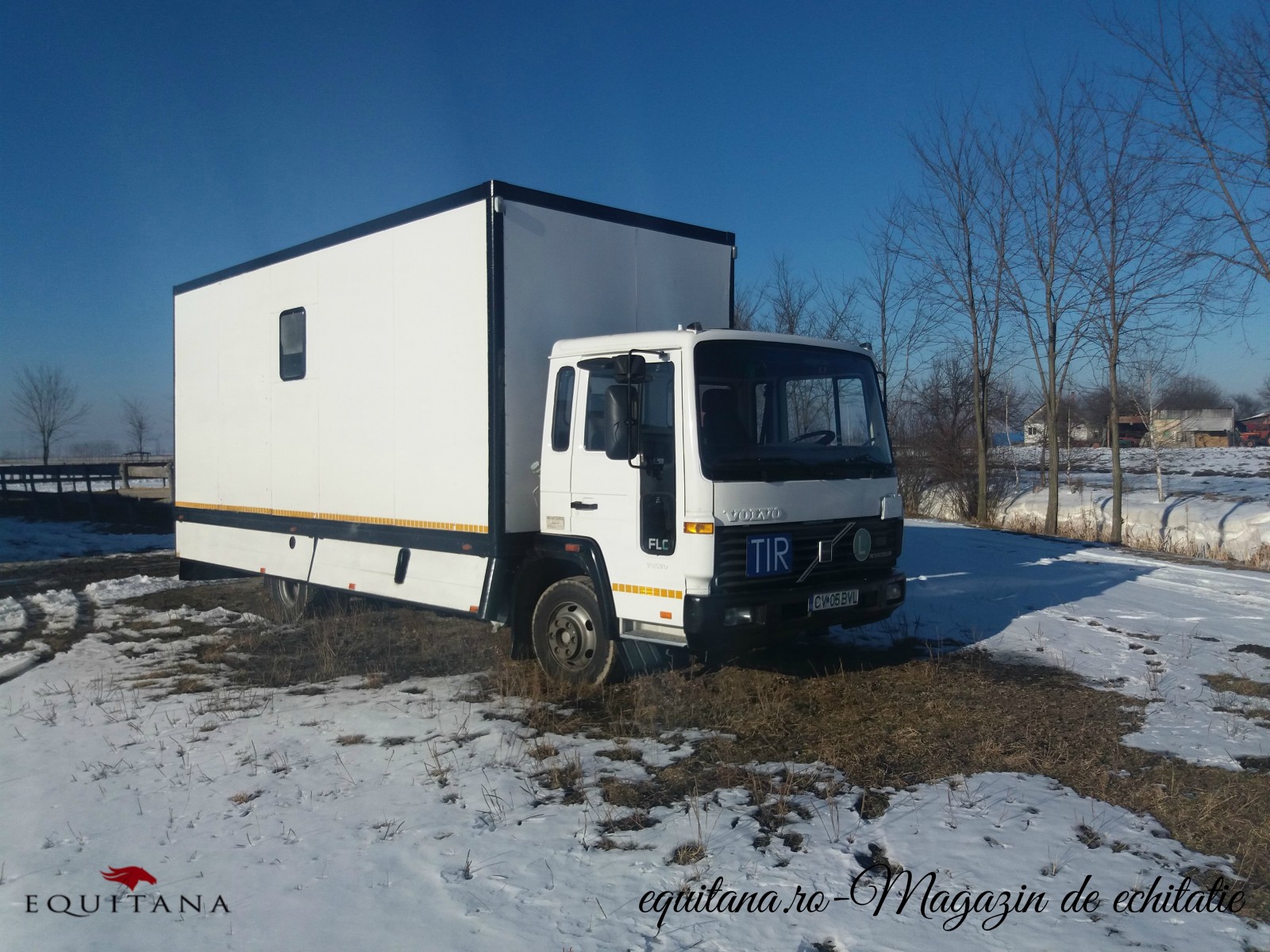 DE VÂNZARE: CAMION PENTRU TRANSPORTUL CAILOR